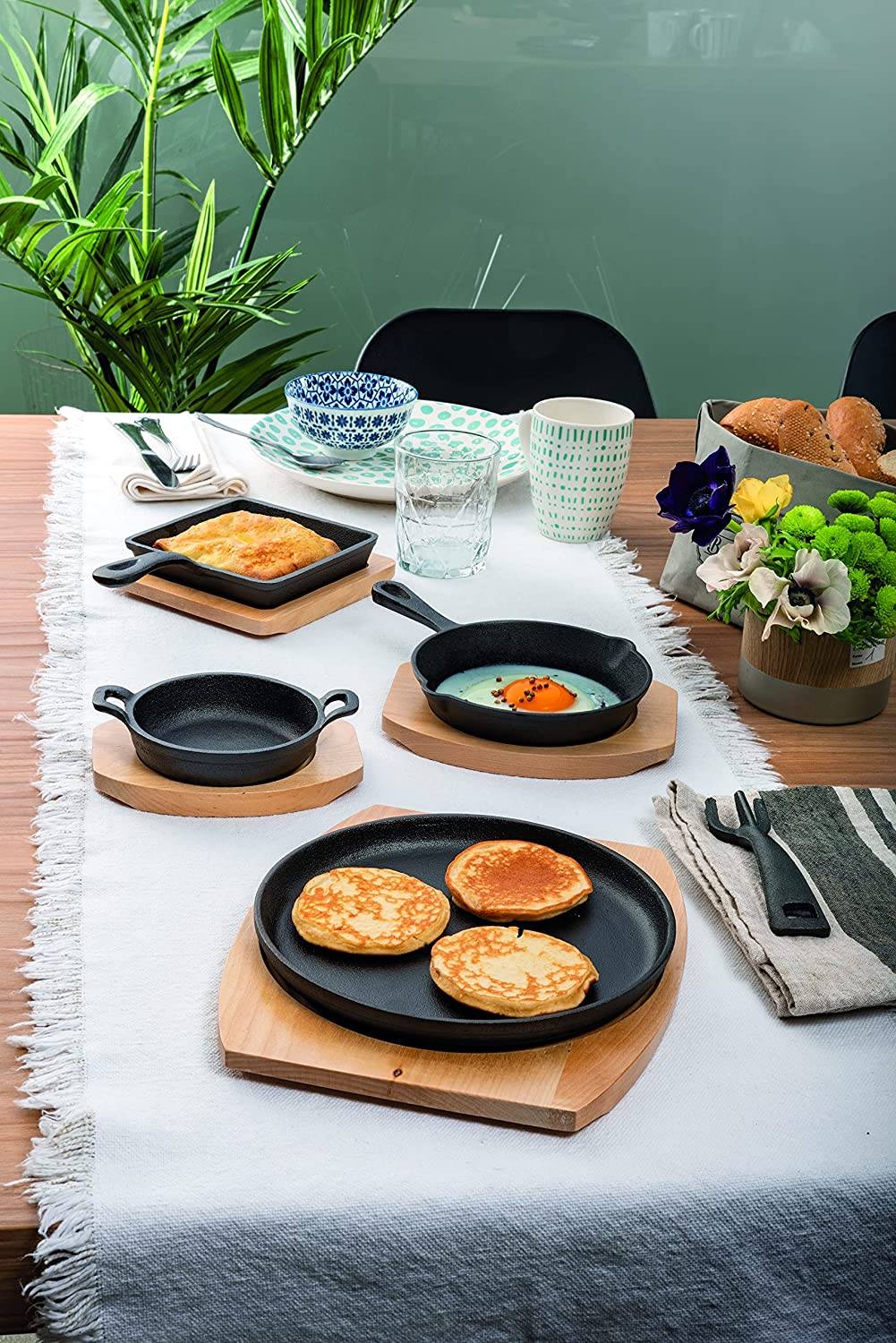 Cast Iron Square Frying Pan with Trivet F7459